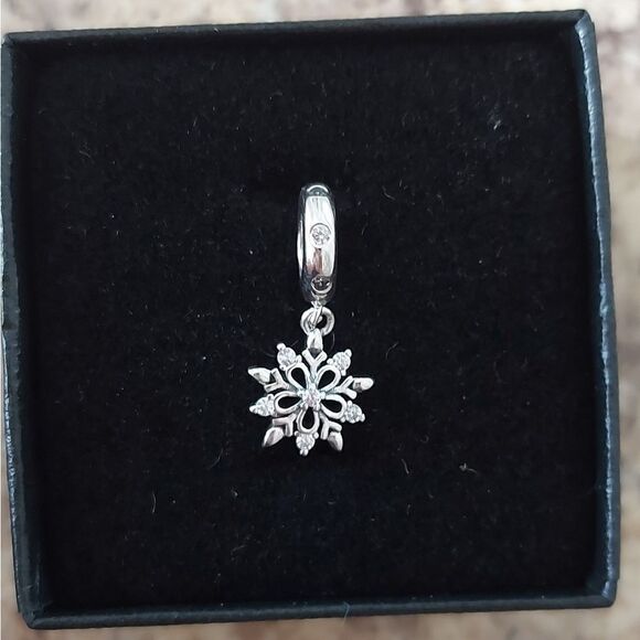 925 Sterling Silver Snowflake Charm - Picture 2 of 9